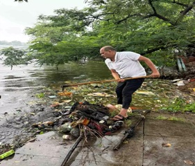 सेवा संकल्प अभियान में गूंजा स्वच्छता का संकल्प, महाराजबंध तालाब में हुआ श्रमदान