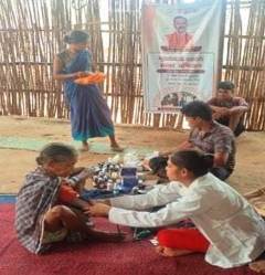 सात बार नदी पार कर तुमेरादी पहुंचा स्वास्थ्य दल, दुर्गम बस्तियों तक स्वास्थ्य सेवाएं पहुंचाने की अनूठी मिसाल