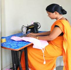 ’सेवा की कहानी’ : ’सिलाई से संवरी मंती की राह’ : ’हुनर के दम पर हर महीने कमा रहीं 5-6 हजार रुपये’