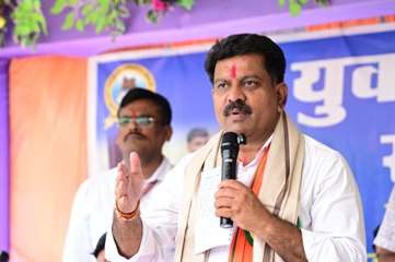 उप मुख्यमंत्री विजय शर्मा ने 30 लाख के अतिरिक्त कक्ष का किया भूमिपूजन, बाउंड्रीवॉल और बालिका शौचालय के लिए 20 लाख रुपए की घोषणा की