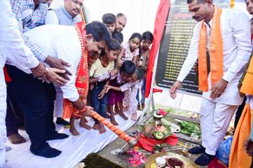 ’उप मुख्यमंत्री विजय शर्मा ने तीन गांवों में 1.55 करोड़ रुपए के गौरव पथ निर्माण का किया भूमिपूजन’