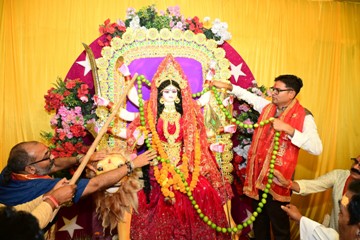 वित्त मंत्री ओ.पी. चौधरी ने रायगढ़ के विभिन्न दुर्गा पूजा पंडालों में की पूजा-अर्चना, प्रदेशवासियों की सुख-समृद्धि की कामना