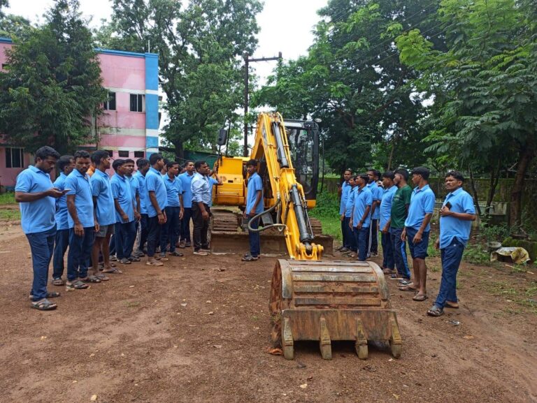 बस्तर के युवाओं को कौशल प्रशिक्षण से मिल रही आत्मनिर्भरता की नई राह