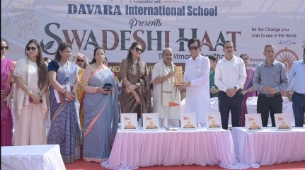 रायपुर में लगा ‘स्वदेशी हाट’: महिला कारोबारियों और स्व-सहायता समूहों ने लगाए स्टॉल, स्थानीय उत्पादों को खरीदने का दिया संदेश