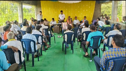 धान खरीदी के बाद अब खाद में गड़बड़ी! सहकारी समिति में 10.38 लाख का खाद गायब, वितरण प्रभारी को नोटिस जारी