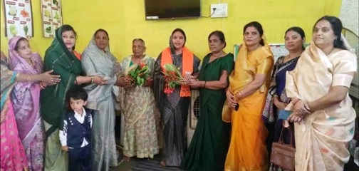 आंगन मिलन सेवा के तहत बेलसोंडा के आंगनबाड़ी केंद्र में हुआ आत्मीय मिलन