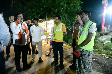 कवर्धा-बेमेतरा मार्ग पर पशुओं को देख उप मुख्यमंत्री विजय शर्मा ने अधिकारियों को लगाई फटकार
