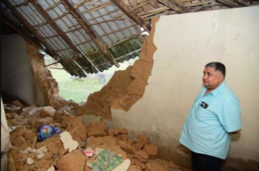 हाथी प्रभावित गांवों में पहुंचे पर्यटन मंत्री राजेश अग्रवाल