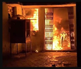 बिलासपुर में आग का खौफनाक मंजर, रस्सी-कपड़े के सहारे बचाई गईं कई जानें