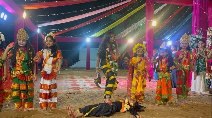 अशोका रतन में गरबा की धूम, माता के नौ स्वरूपों की झांकी ने मोहा मन; भक्ति और उल्लास में डूबे रहवासी